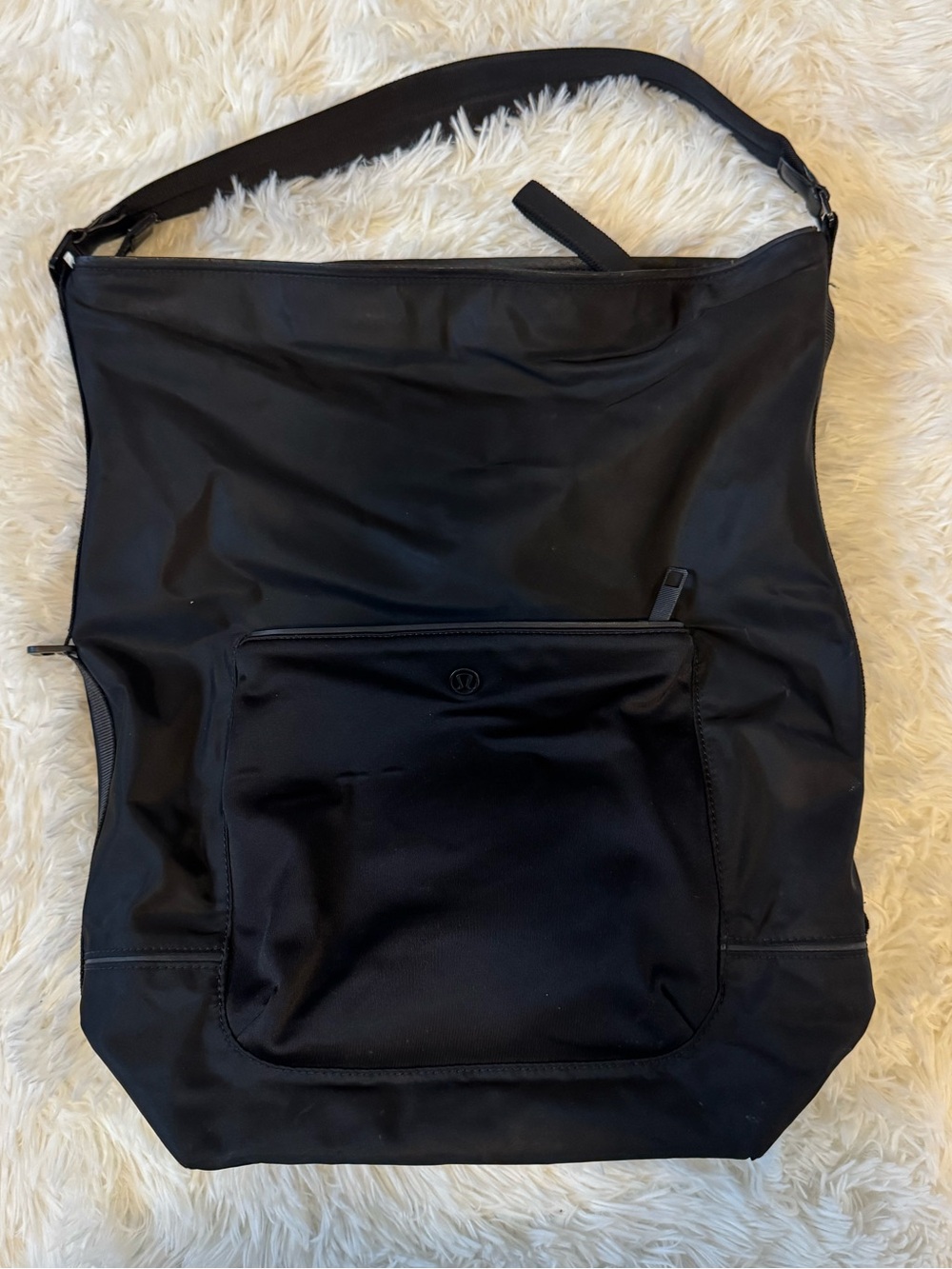 Lululemon All Set Hobo Bag - Picture 4 of 9